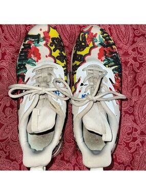 SOULSFENG sneakers. Size 39. Good preowned condition. Size 39